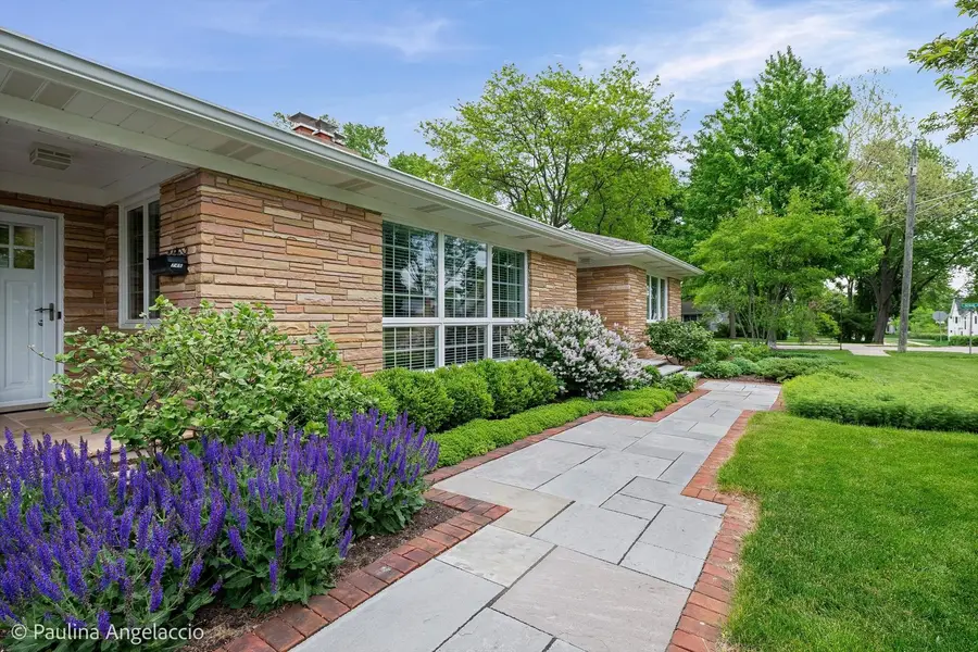 746 S Grove Avenue, Barrington, IL 60010 - #2