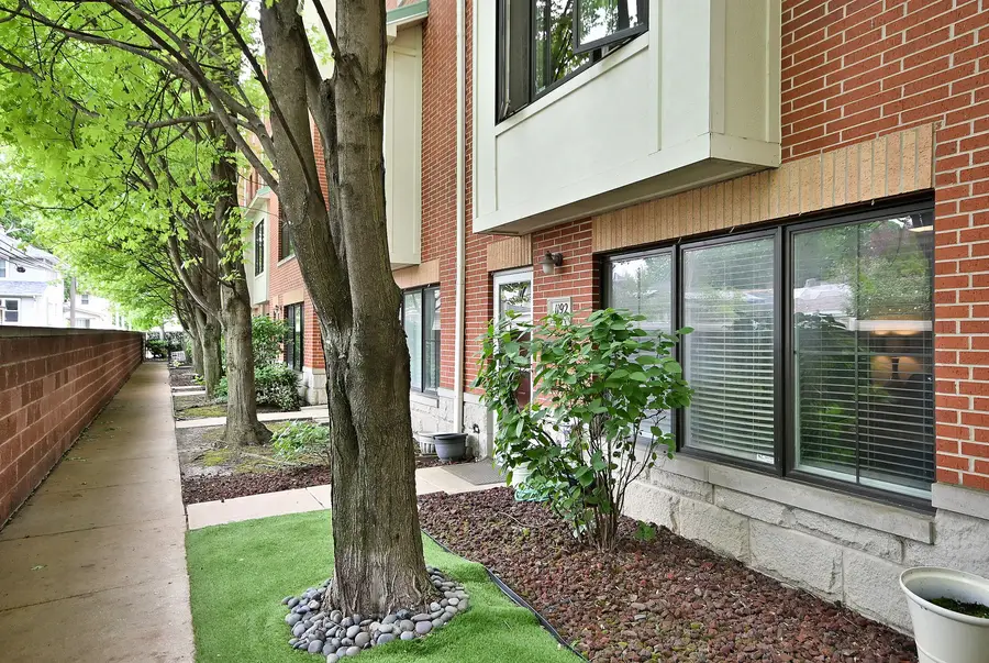 1192 S Clarence Avenue #3, Oak Park, IL 60304 - #3