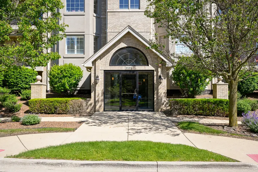 8505 Woodward Avenue #403, Woodridge, IL 60517 - #2