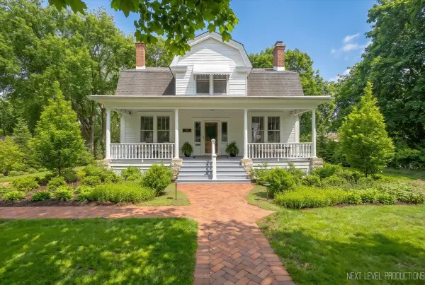 132 S Wright Street, Naperville, IL 60540