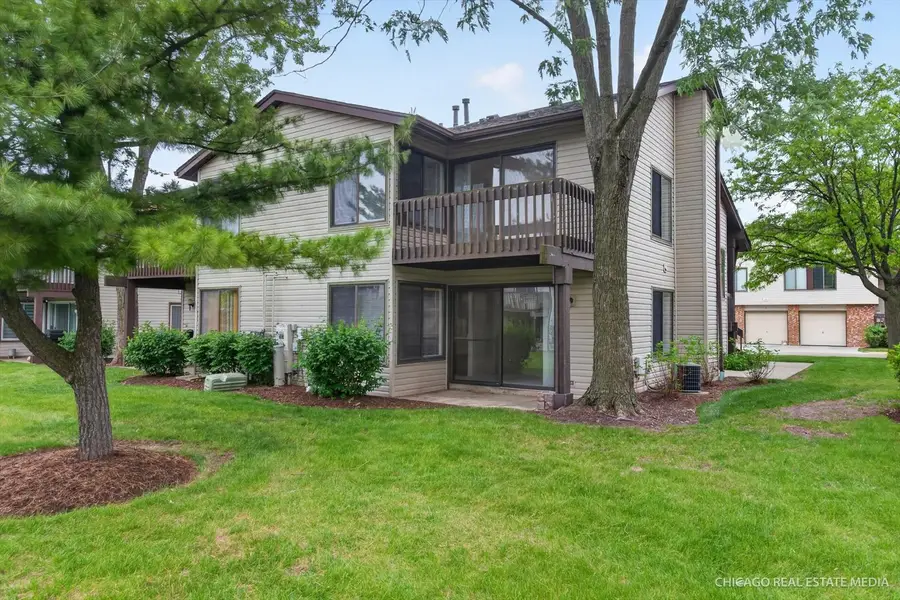 1326 Kingsbury Drive #6, Hanover Park, IL 60133 - #3