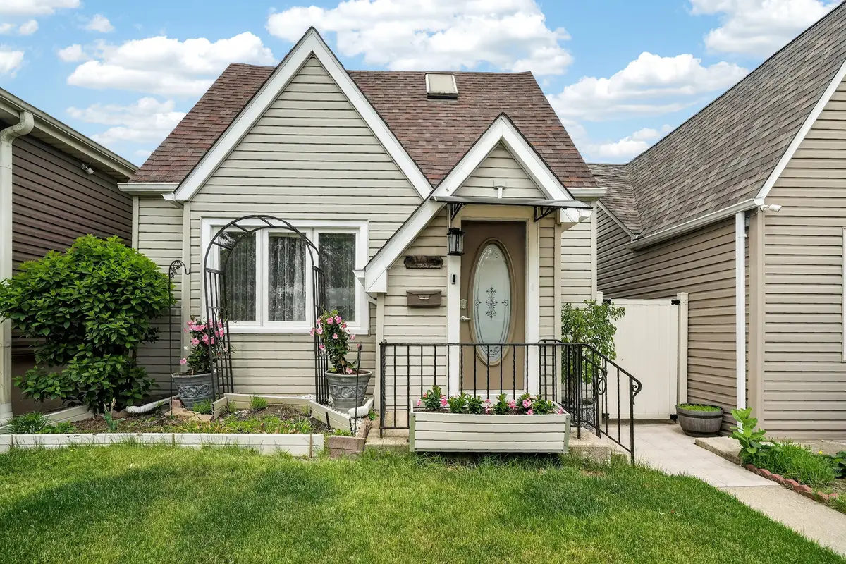 6602 W Montrose Avenue, Harwood Heights, IL 60706 - #1