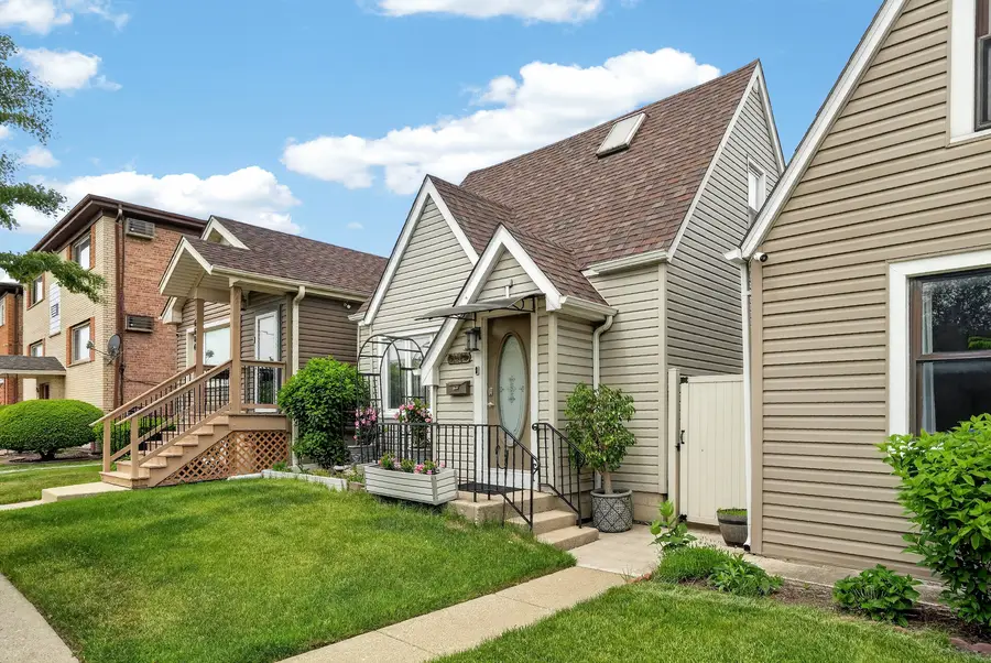 6602 W Montrose Avenue, Harwood Heights, IL 60706 - #3