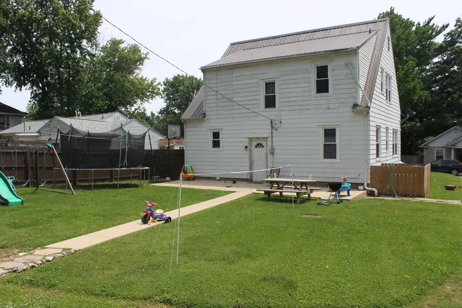 200 E Bennett Street E, Salem, IL 62881 - #3