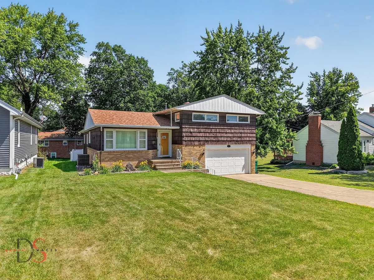 416 W Bluff Street, Streator, IL 61364 - #1