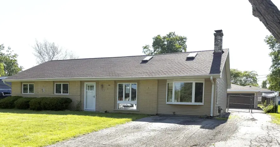 7706 Warwick Avenue, Darien, IL 60561 - #2