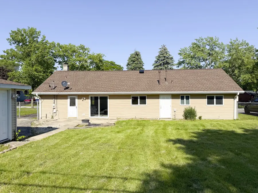 7706 Warwick Avenue, Darien, IL 60561 - #3