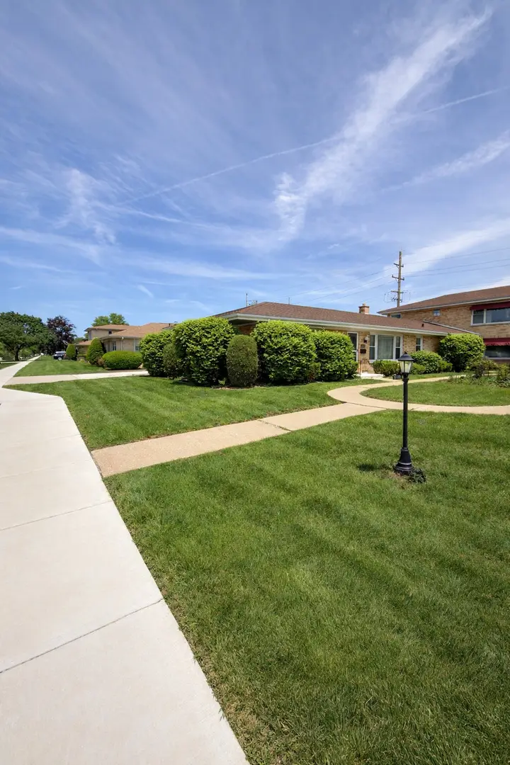 1547 Balmoral Avenue, Westchester, IL 60154 - #2