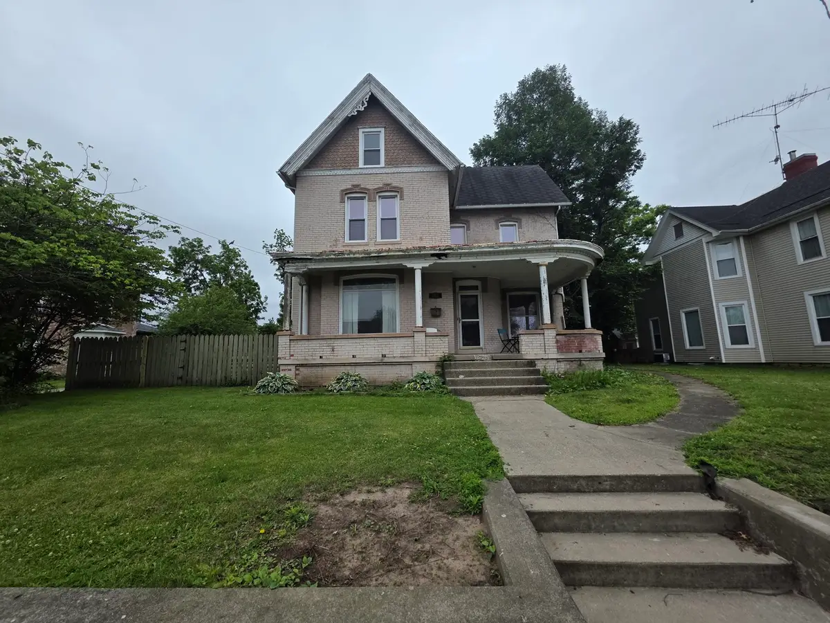 302 E Court Street, Paris, IL 61944 - #1