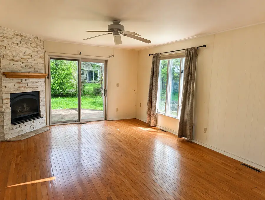 231 River Drive, Dekalb, IL 60115 - #3