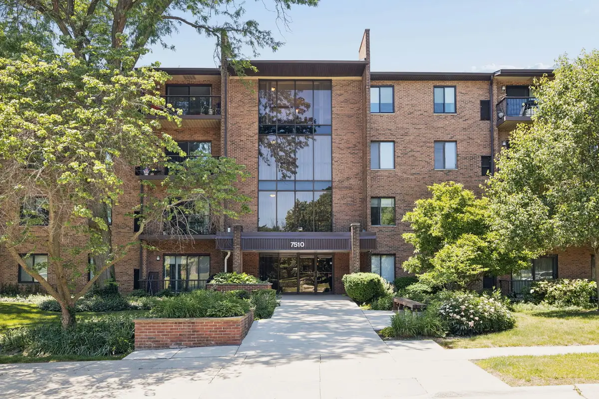 7510 Farmingdale Drive #304, Darien, IL 60561 - #1