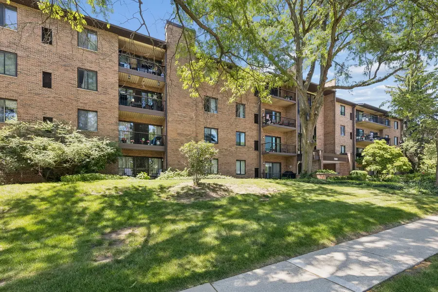 7510 Farmingdale Drive #304, Darien, IL 60561 - #2