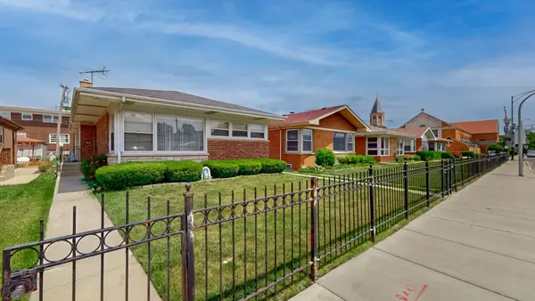 2816 W Bryn Mawr Avenue, Chicago, IL 60659