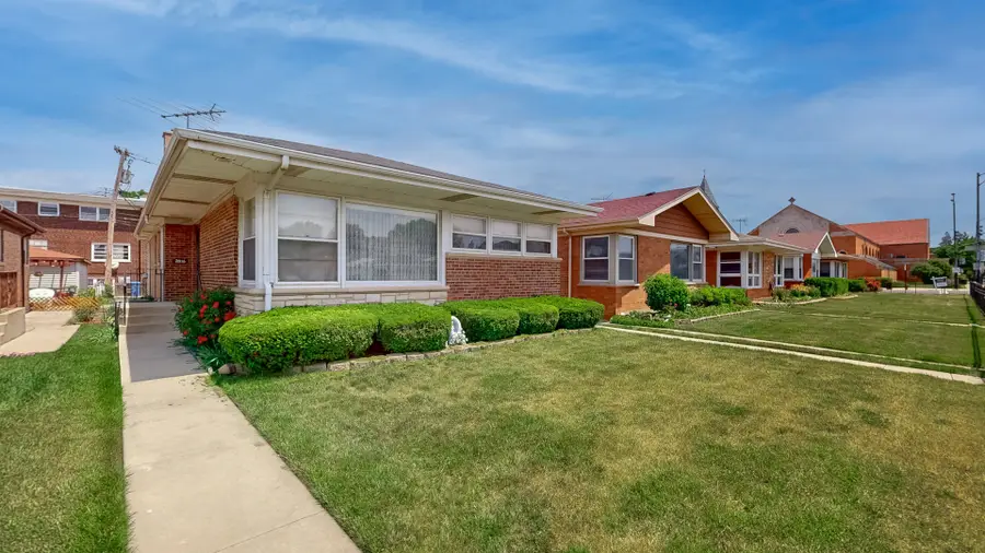 2816 W Bryn Mawr Avenue, Chicago, IL 60659 - #2