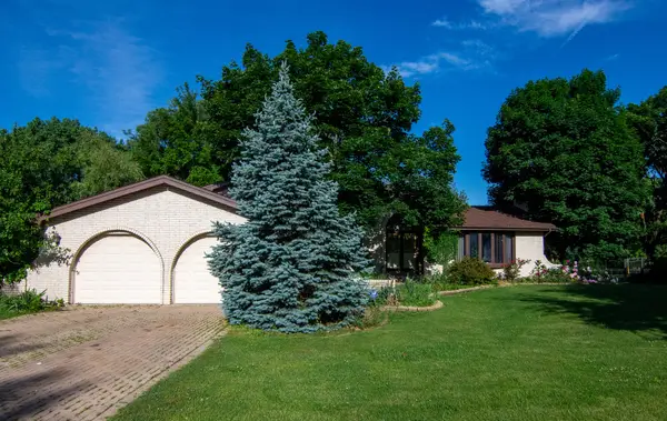 8408 Lakeside Drive, Downers Grove, IL 60516