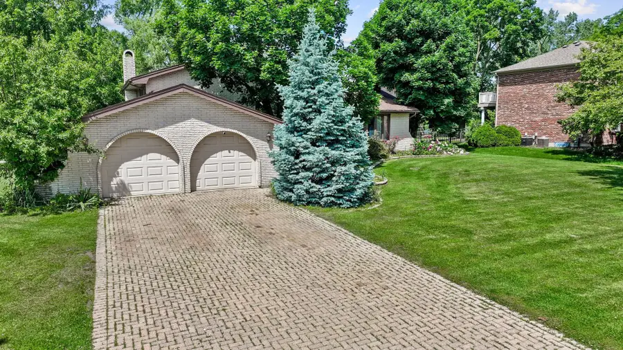 8408 Lakeside Drive, Downers Grove, IL 60516 - #2
