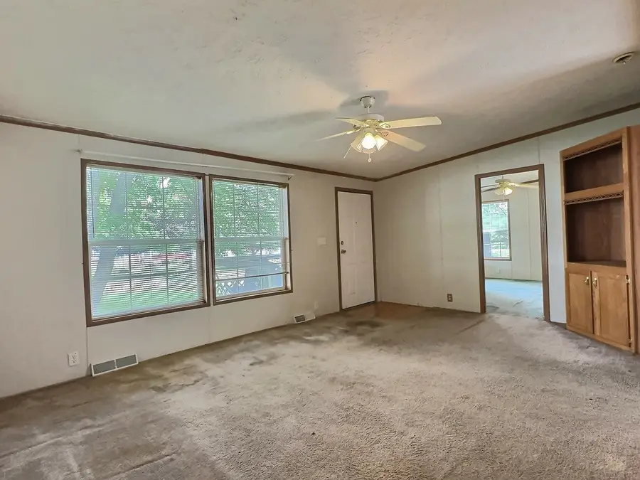 519 22nd Avenue N, Clinton, IA 52732 - #3