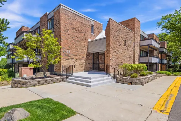 1813 Hemlock Place #110, Schaumburg, IL 60173