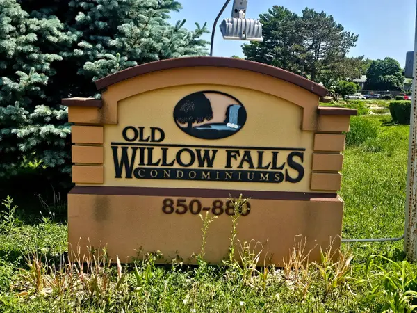 870 E Old Willow Road E #259, Prospect Heights, IL 60070
