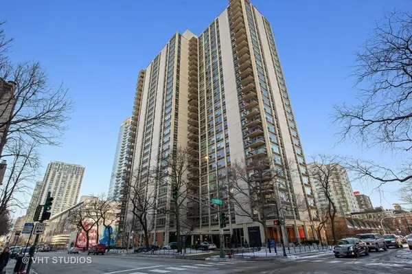 1255 N Sandburg Terrace #2210, Chicago, IL 60610