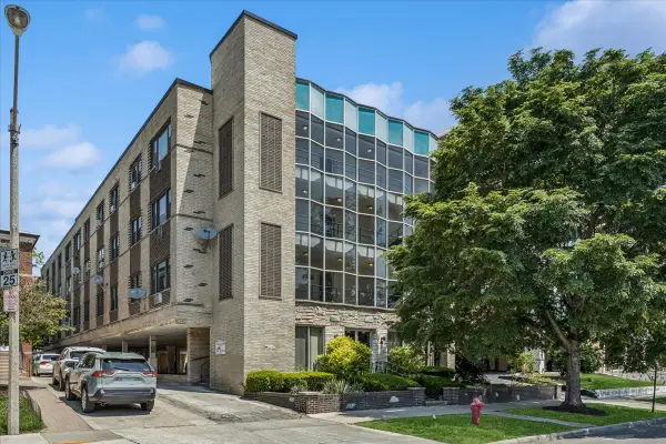 938 North Boulevard #201, Oak Park, IL 60301