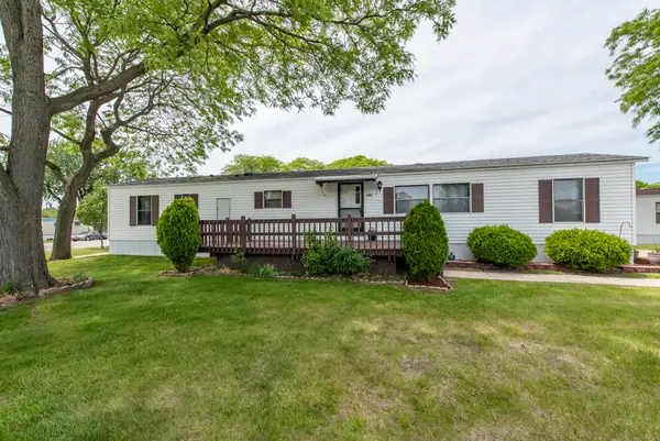 696 Birch Avenue, Park City, IL 60085