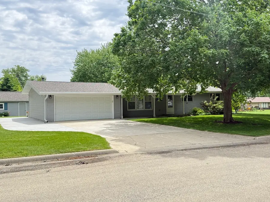 617 S Linn Street, Shannon, IL 61078 - #2