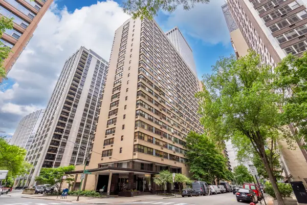 850 N Dewitt Place #9AC, Chicago, IL 60611