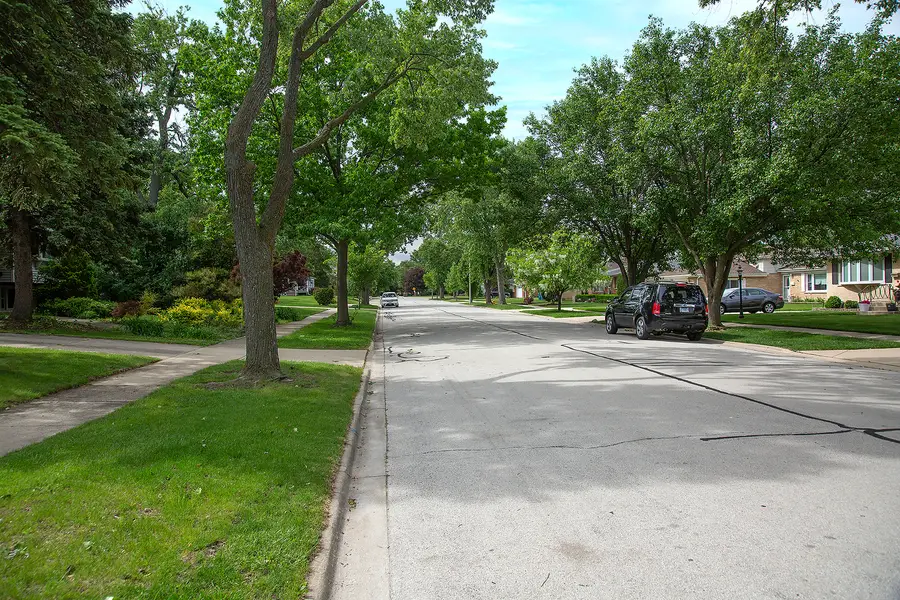 921 S Iowa Avenue, Addison, IL 60101 - #3