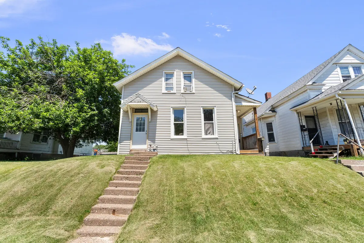 1436 W 12th Street, Davenport, IA 52804 - #1