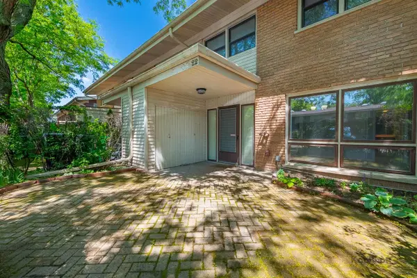 22 N Dee Road #22, Park Ridge, IL 60068