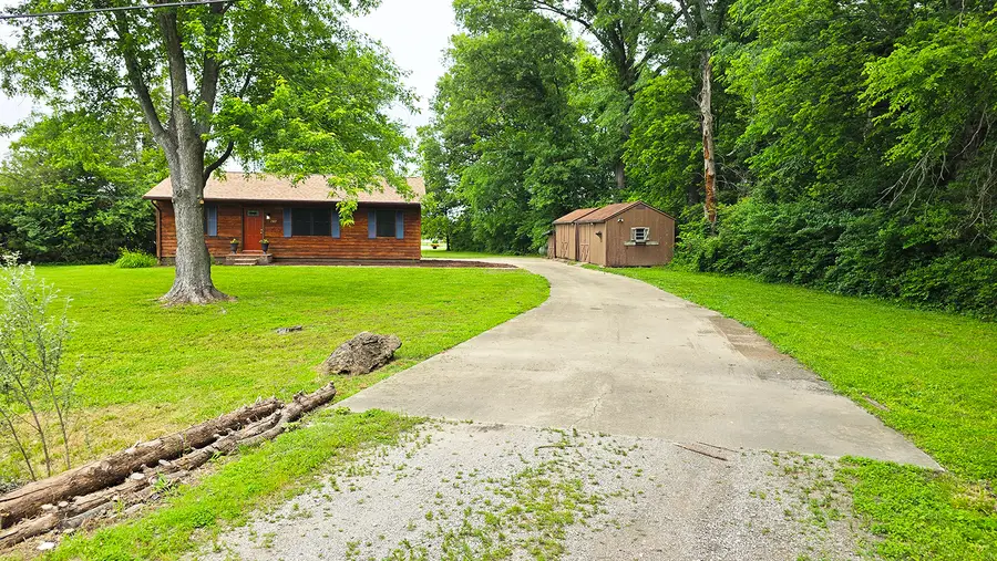 787 Walnut Hill Road, Centralia, IL 62801 - #2