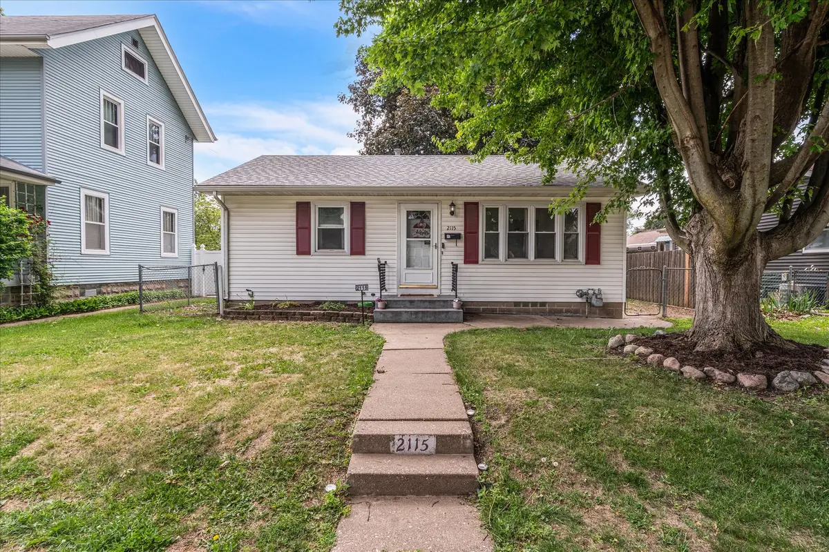 2115 W Pleasant Street, Davenport, IA 52804 - #1