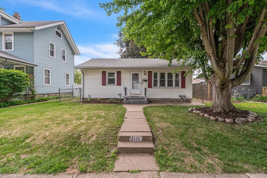 2115 W Pleasant Street, Davenport, IA 52804 - #2