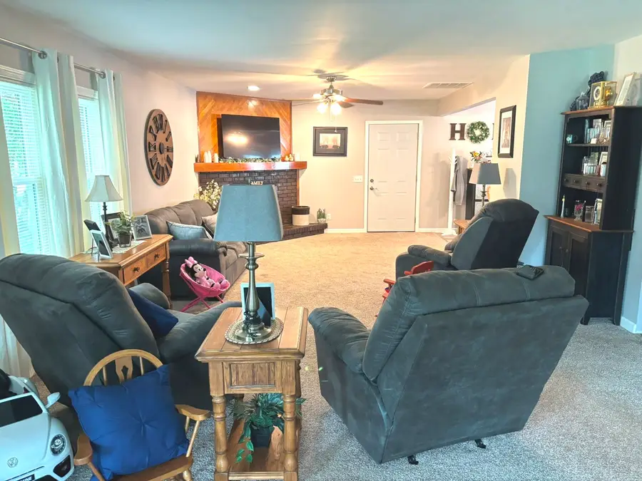 440 N Indiana Avenue, Salem, IL 62881 - #2
