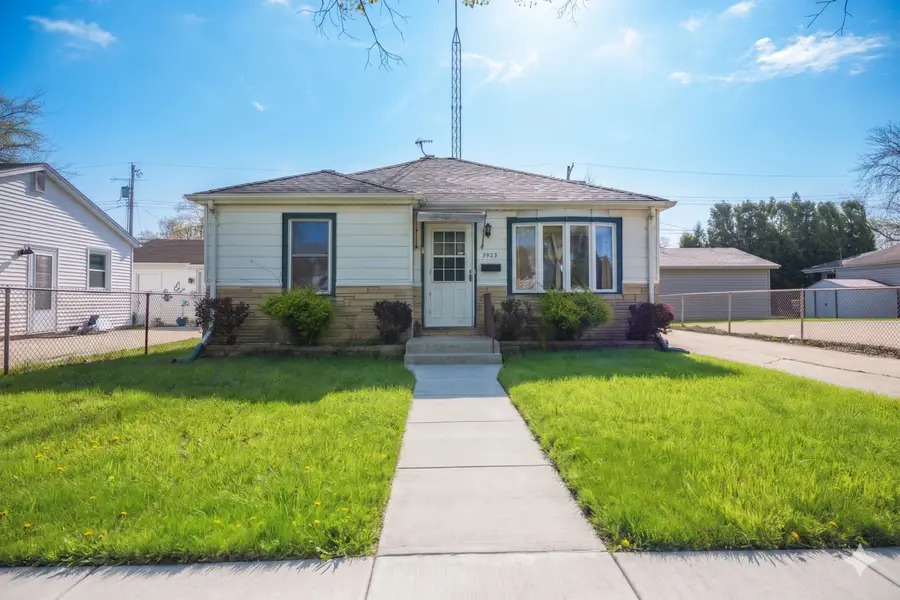 5923 44th Avenue, Kenosha, WI 53144 - #2