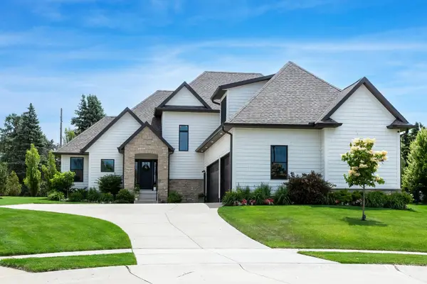 6925 Grover Station, Bettendorf, IA 52722