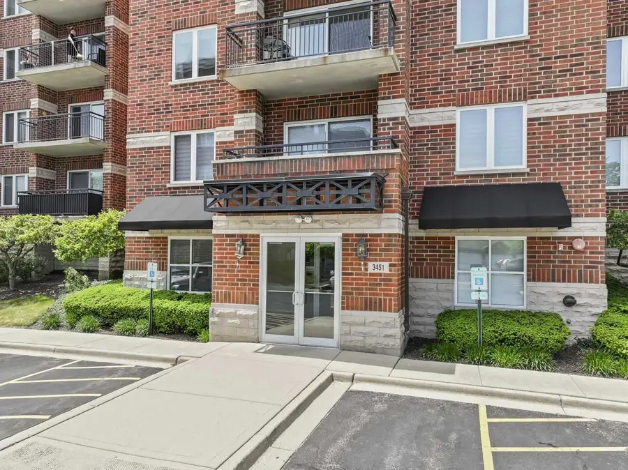 3451 N Carriageway Drive #202, Arlington Heights, IL 60004 - #2