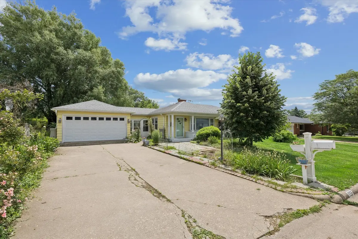 115 Lawrence Street, Clinton, IA 52732 - #1