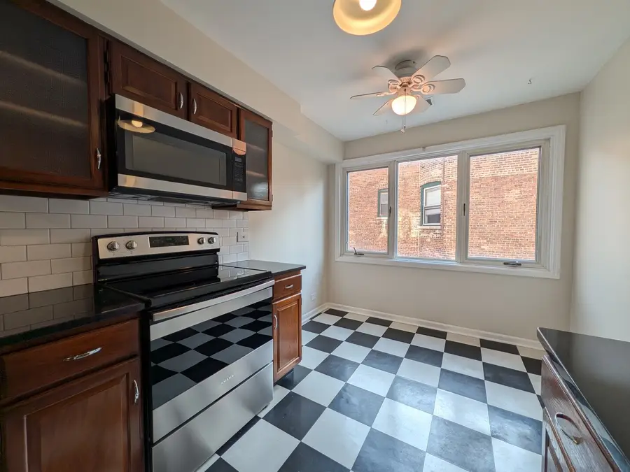 1057 W Pratt Boulevard #3C, Chicago, IL 60626 - #3