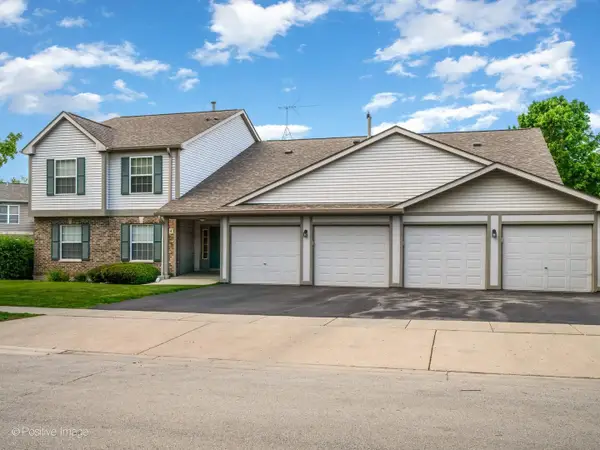 394 Woodview Circle #B, Elgin, IL 60120