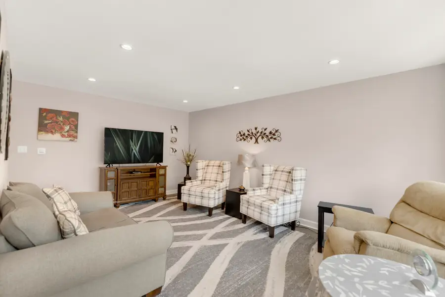 7046 N Franks Avenue, Niles, IL 60714 - #2