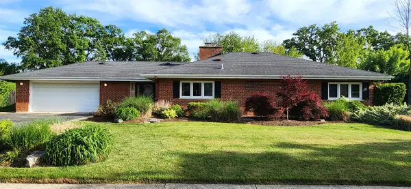 160 S Spring Oaks Drive, Wood Dale, IL 60191