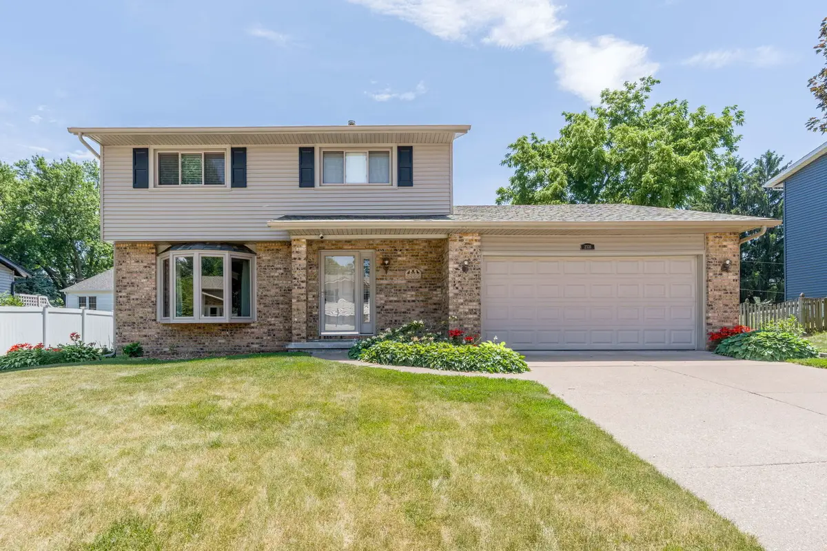 2331 E 33rd Street, Davenport, IA 52807 - #1