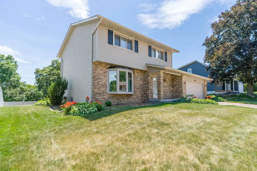2331 E 33rd Street, Davenport, IA 52807 - #3