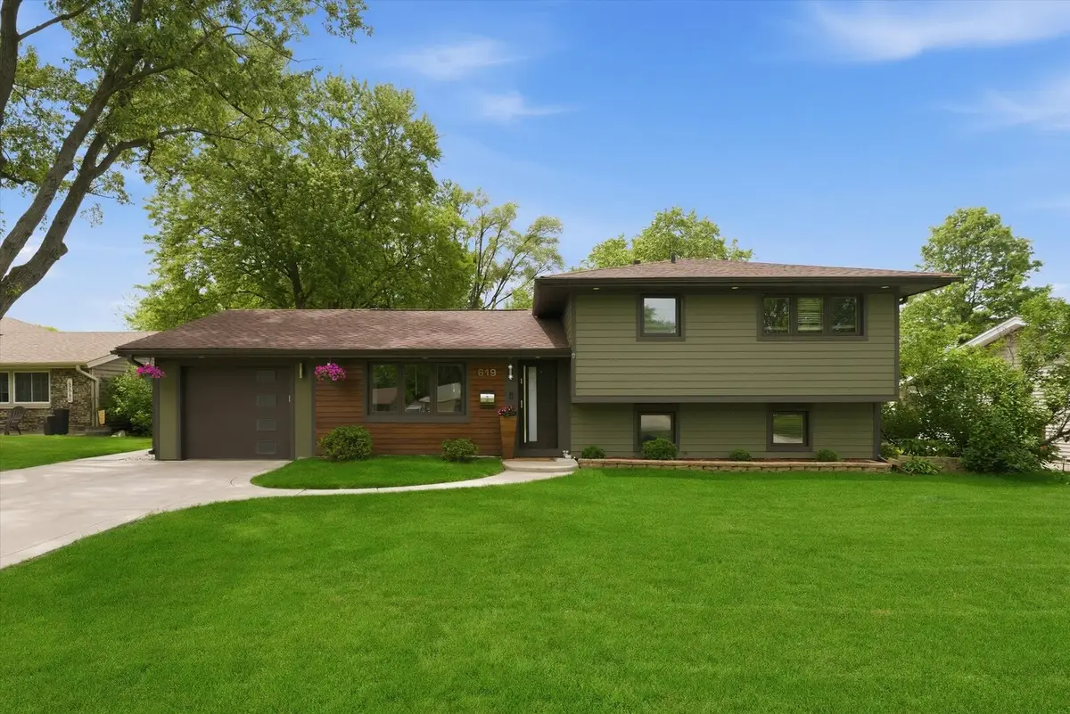 619 W Weathersfield Way, Schaumburg, IL 60193 - #1