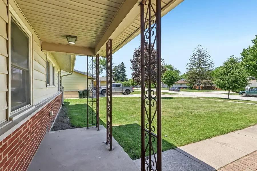 511 Walnut Lane, Elk Grove Village, IL 60007 - #3