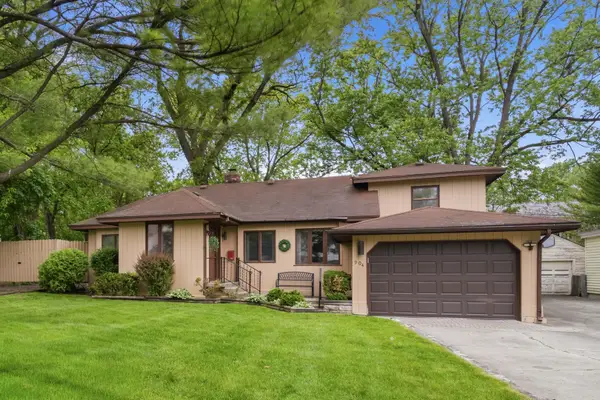 904 Glendale Road, Glenview, IL 60025