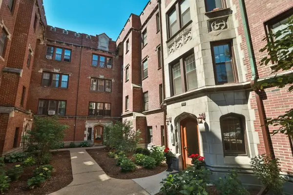 1113 Holley Court #311, Oak Park, IL 60301