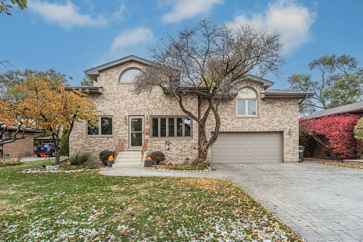6528 Ridge Drive, Chicago Ridge, IL 60415 - #1